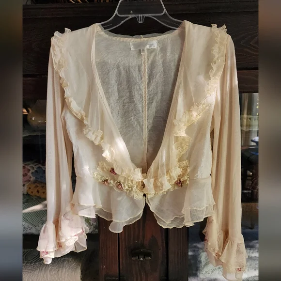Vintage Pretty Angel Elegant Cream Blouse - Picture 1 of 8